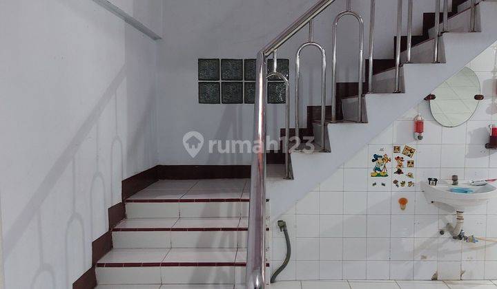 Rumah 2 Lantai
taman Permata Indah
jelambar
jakarta Utara
akses Tol ( 2 Sisi) Dlm Dan Luar Kota
7x19=2lantai
kamar Tidur=4
kamar  Mandi=2
pam
pln =5.500
carpot=1 2