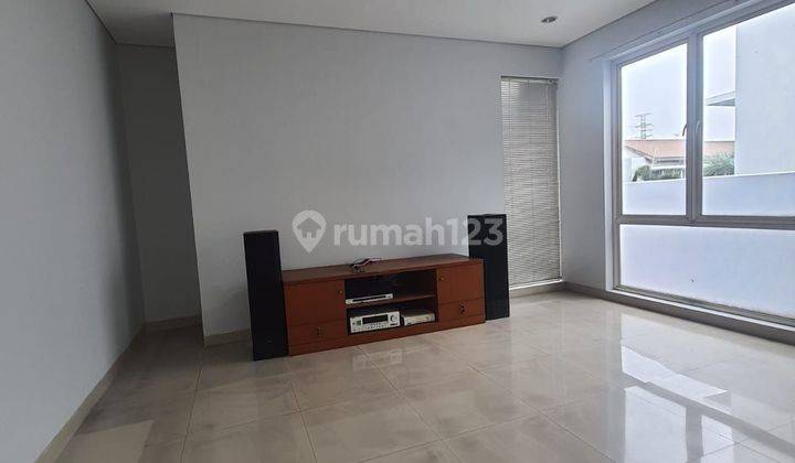 Dijual Cepat

rumah Taman Grisenda, Pik
jakarta Utara
ukuran 8x16.5m
luas Tanah =132m2
luas Bangunan = 228m2
3 Lantai
kamar Tidur 5+1
kamar Mandi 3+1
ruangan Kamar Luas Dengan Kamar Mandi Dalam.
listrik Shm
posisi Hoek
hadap Selatan- Barat
 Furnished 2