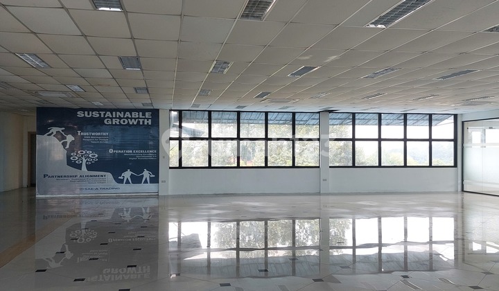 Cibubur Suitable for Office / Gym etc., on Jl Raya Cibubur Area= 1,200M2 Consists of 2 Floors (Floor 2 & 3) There is an Elevator Very Spacious Parking