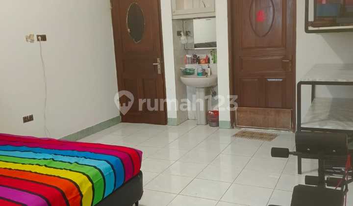 Jual Cepat! Villa Kapuk Mas Jl. Kapuk Muara Jakarta Utara Luas Tanah : 348M2 Luas Bangunan: 200M2 1 Lantai Kamar Tidur=3 Toilet=2 Hadap = Timur View = Jalan Raya Vikamas Sertifikat : SHM! 2