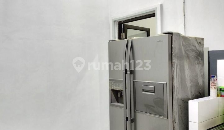 West Cengkareng Ruko, Cendrawasih Main Road, West Jakarta, Highly Strategic Location, Beside the Main Road, 3 Minutes to Green Sedayu Mall, 4M X 24M, 3 Floors, SHM Certificate, Tap Water + Clean Groundwater, North Facing, 3500 Watt Electricity, Semi Furnished: -Water Tank 2