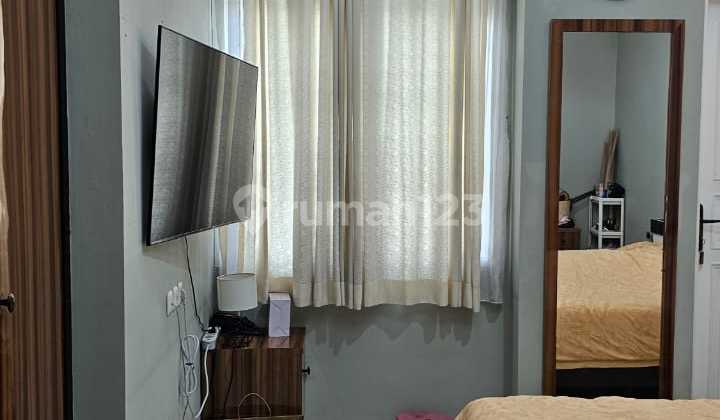 Puri Indah West Jakarta - Land Area 15x20m²=300m² - Building Area: 420m² - SHM - North West - Bedrooms: 4+1 - Bathrooms: 4+1 - Study Room - Electricity: 7700W - AC: 10 Units - Water Heater: 2 - Jet Pump: 1 - Water: Pump+Well 2