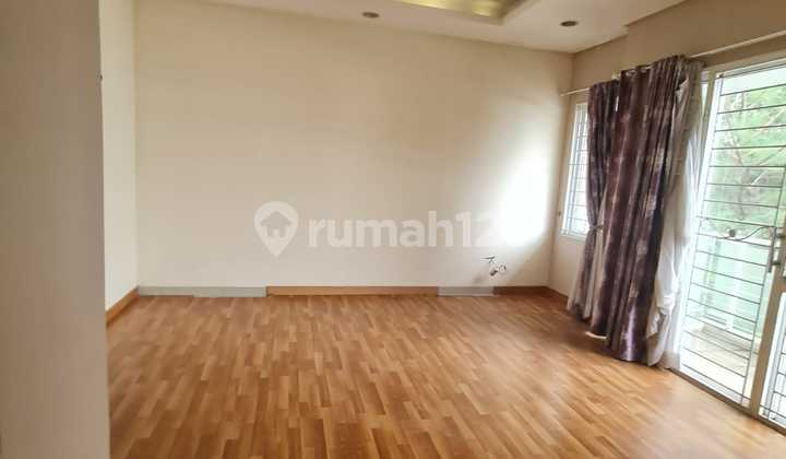 Green Lake City Tangerang Luas Tanah 180M2 (10X18) Luas Bangunan230m Sudah Pengembangan Bangunan Lantai Vinyl dan Parquet Satu Rumah Tralis + Kawat Nyamuk Certificate SHM 4+1 Kamar Tidur 3+1 Kamar Mandi Ac 5 Dapur Bersih + Kotor Rak Buku Besar 2