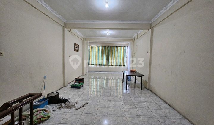 Quick Sale: Duta Harapan Indah Kapuk Shop House in North Jakarta, Ready-to-Use Unit 4.5x15=4 Floors, Neat Inside Complex with Supermarket, Daily Access to Inner and Outer City Toll Roads, Close to Traditional Market, Hospital, etc. Piped Water, HGB. 1