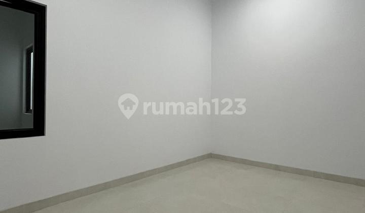 Rumah Muara Karang Brand New Jakarta Utara Minimalis 8x15= 2.5 Lantai Kamar Tidur= 3+1 Toilet = 3+1 Gudang=1 Hadap Timur Tahap Finishing 2