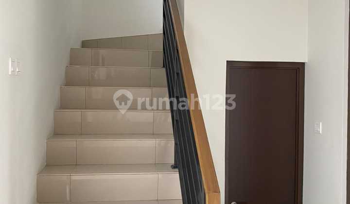 For Sale Premium House in Burgundy Cluster Summarecon Bekasi 2