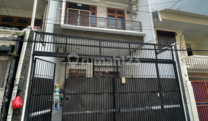 Rumah Jembatan Lima Siap Huni 3 Lantai Harga Murah Lokasi Bagus