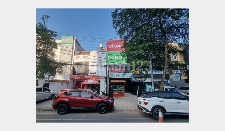 one unit of ready-to-occupy shophouse on Jl. Ratulangi, Makassar 2