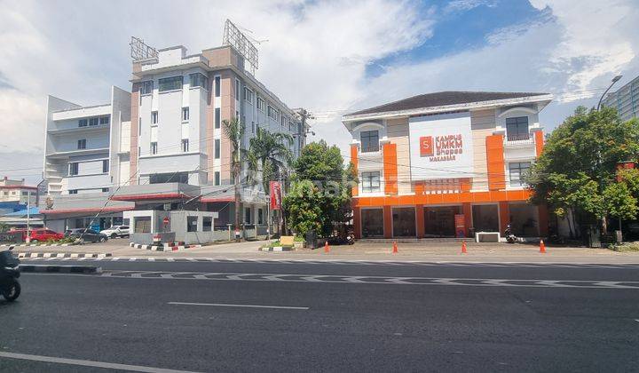 gedung 3 lantai di jl.pettarani makassar 2