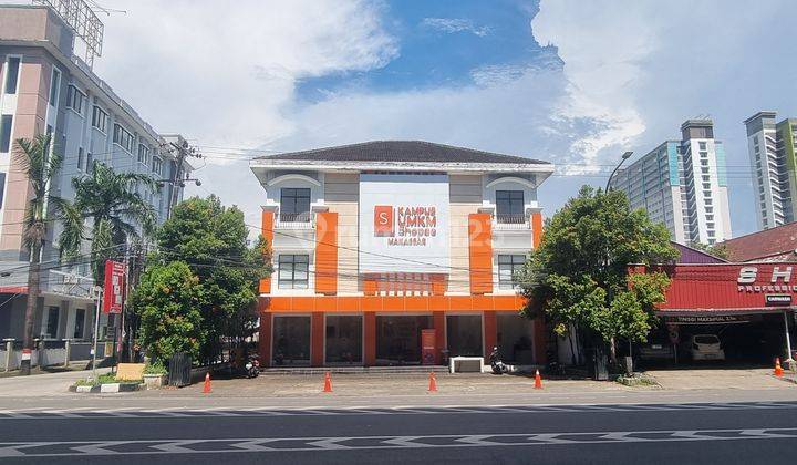 gedung 3 lantai di jl.pettarani makassar 1