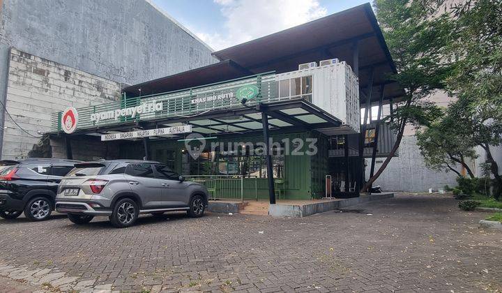 Bangunan resto di pusat kota makassar 1