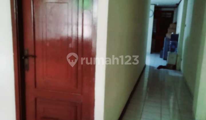 For Rent 3-Story Shop House in Tomang Block, Central Restaurant, 10 Minutes to Mall, 3 Minutes to Toll Road 2