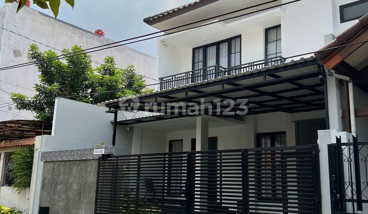 Dijual Rumah 2 Lantai di Bintaro, Ada Kolam Renang