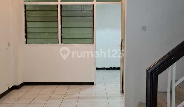 Dijual/Sewakan Ruko Green Garden Pinggir Jalan Raya. JakBar