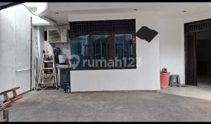 Dijual Rumah Dua Lantai, di Puri Indah, Dekat dengan Pasar