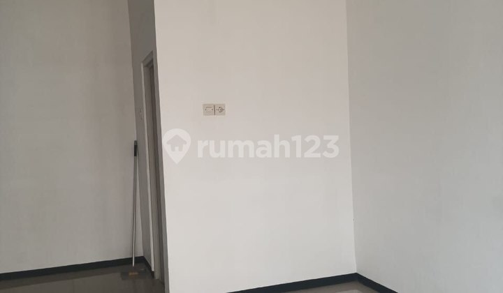 Rumah 2 lantai SHM di belakang kampus Binus Araya Malang