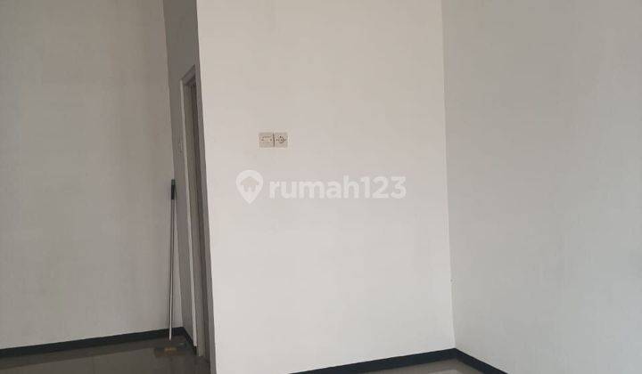 Rumah 2 lantai SHM di belakang kampus Binus Araya Malang