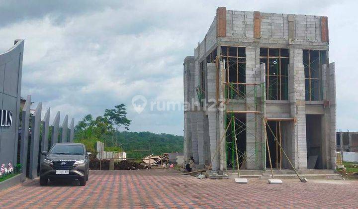 Rumah 2 Lantai SHM di Kebun teh wonosari
Lawang
Malang hadap Barat