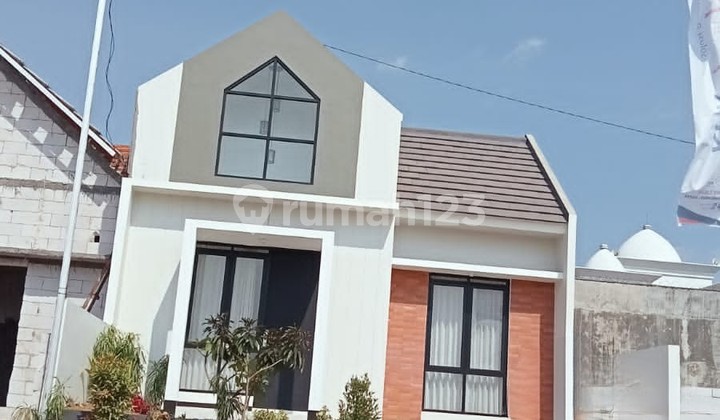 Rumah Cantik 1 lantai  SHM Dekat Suhat Dan Kawasan kampus di Lowokwaru Kota Malang