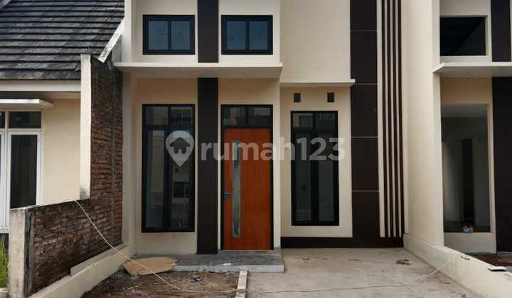 Rumah Baru Desain Cantik SHM di Otsuka
Lawang Malang
Jawa Timur  1