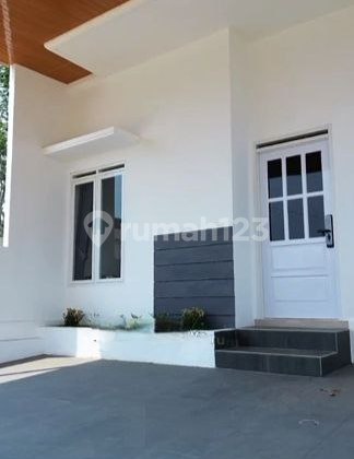 New 2-Story European Classic Style House with SHM Near Sawojajar Toll Exit - Cemorokandang, Malang City 2