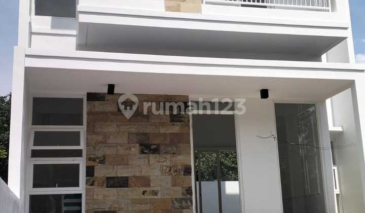Rumah Bagus SHM 2 Lantai Dekat Kampus Binus Araya Malang