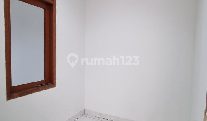 3-Story Shop House in Surya Sumantri Strategic Location 2