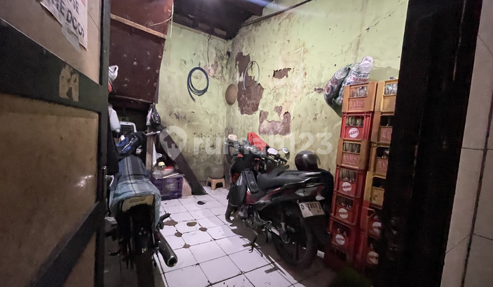 Strategic Shop House on Gatot Subroto Street, Central Cimahi for business.