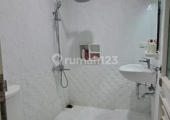 Rumah Singgasana Pradana Furnished Parkir 4 Mobil 2