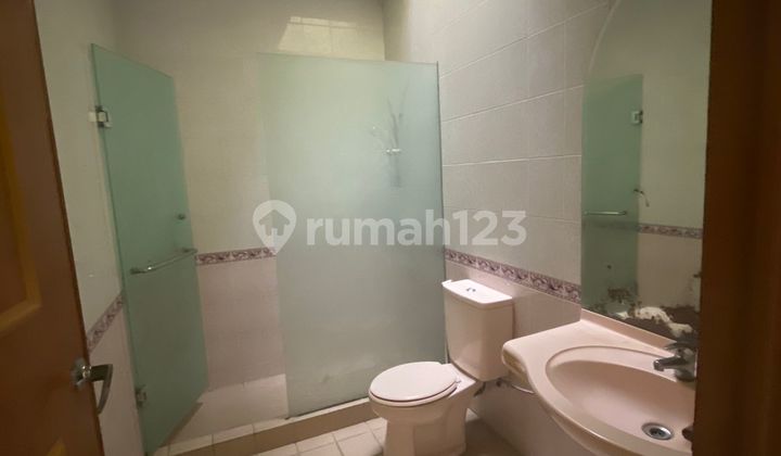 Rumah Siap Disewa 5 Kamar Tidur Harga Murah. Yny 2