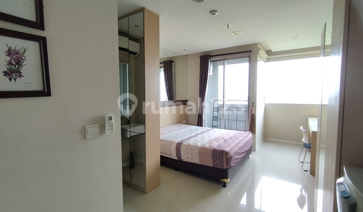 Apartemen Studio Full Furnish Lantai 12. Mie