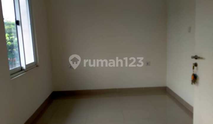 *For Rent Fast* 2-Story House Ready to Occupy in Front of Club House, in the Favorite Cluster Teslasientia Summarecon Gading Serpong 2