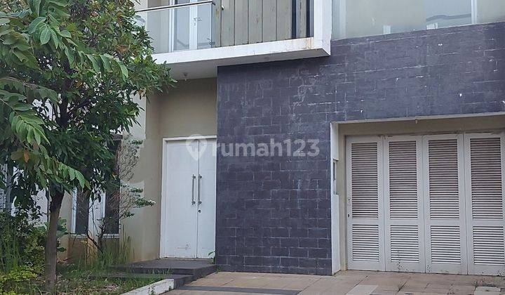 RUMAH BESAR DAN LUAS SIAP HUNI 2 LANTAI MENGHADAP TAMAN DAN JALAN 1