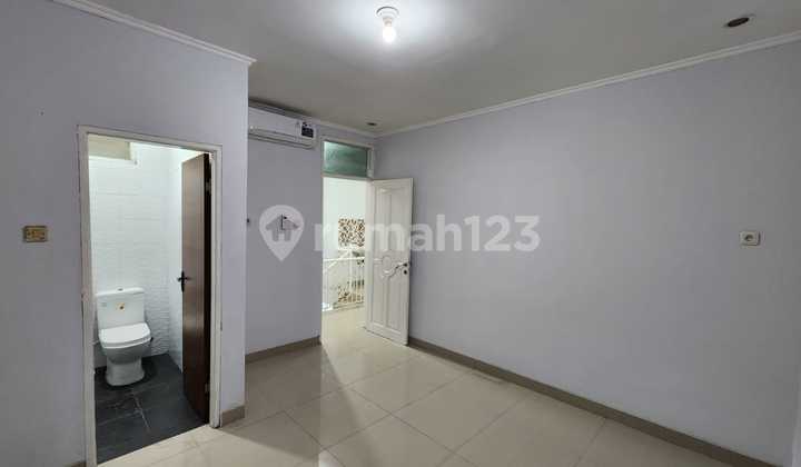 Dijual Cepat Rumah Kos 3 Lantai Siap Huni bisa Utk Kos² An Letak Strategis di Taman Palem Lestari Jakarta Barat 2