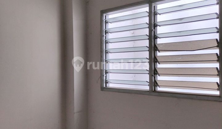 Dijual/disewakan Ruko 2 Lantai Siap Utk Segala Usaha Sdh Tersekat 2 Ruangan Sehingga Bs Utk Tinggal Lokasi Strategis Di Depan Sekolah Swasta 