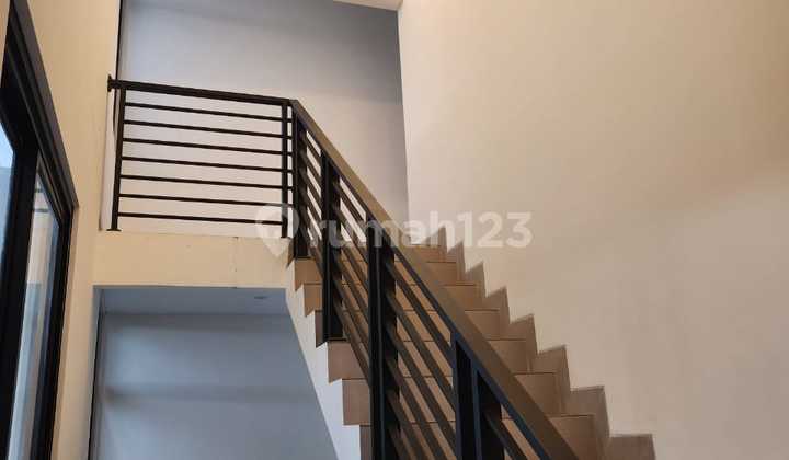 2-Storey Boarding House in a Strategic Location in South Jakarta City Center with Guaranteed Income Due to Full Occupancy, Ready to Become a Boarding House Owner. 2