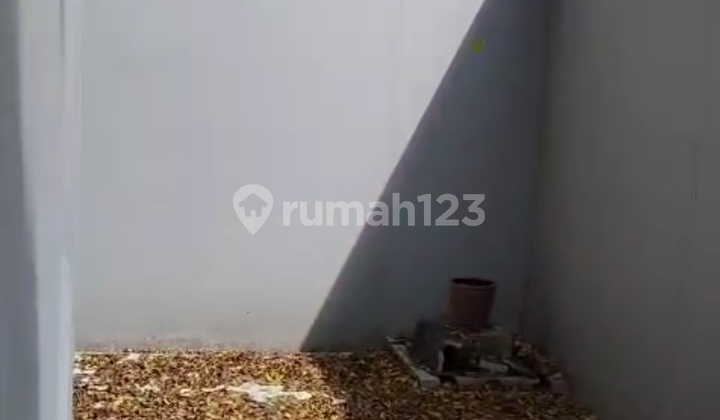 For Sale/Quick Rent* 2-Story Move-In Ready House, Corner Position at Cendana Spring Lippo Karawaci 2