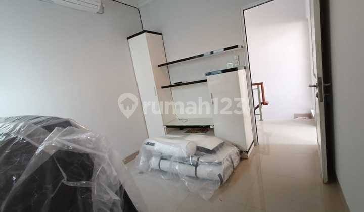 Disewakan Murah(nocobroke)rumah 2 Lantai Siap Huni Furnished Sudah Berkanopi Di Cluster Malibu Village - Gading Serpong  2