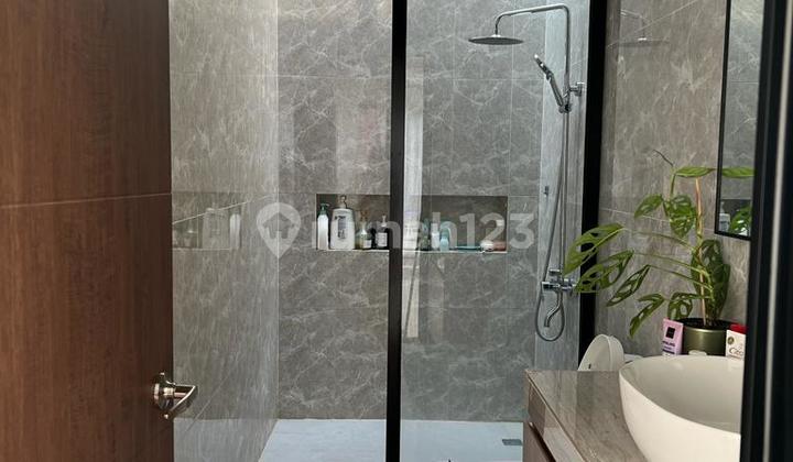 Dijual Cepat Rumah 2 Lantai Rapih Siap Huni Posisi Di Hoek Di Taman Ubud Indah Lippo Karawaci 2
