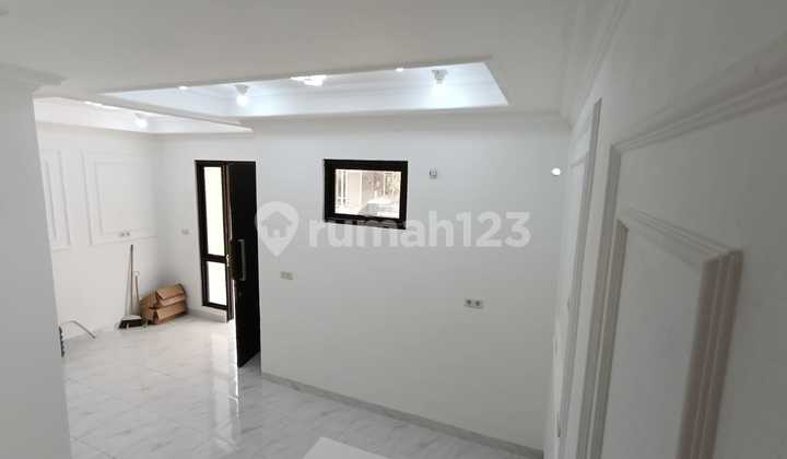 Disewakan Murah (nocobroke)rumah 2 Lantai Siap Huni Semi Furnished Berkanopi Di Cluster Malibu Village - Gading Serpong  2
