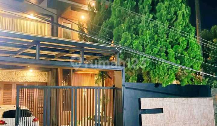 Luxury House with Swimming Pool Cemara Banyumanik Semarang City