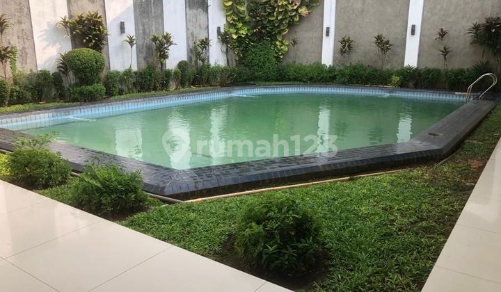 Rumah 2 lantai terawat di jl kemang