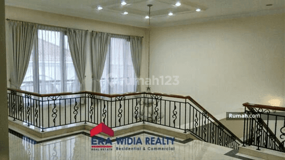 Dijual Rumah 2 Lantai, Ada Pool, di Pondok Indah Jakarta Selatan 2