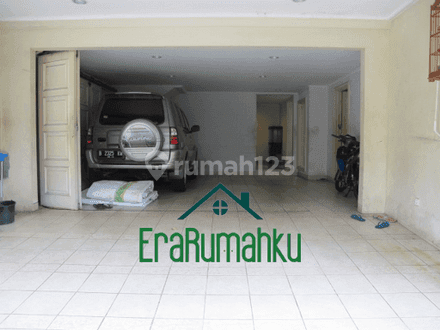 Dijual Rumah 3 Lantai Classic Modern Strategis Setiabudi  2