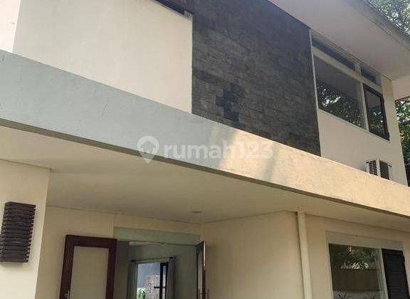 Rumah 2 Lantai 4 Kamar di Patra Kuningan, Jakarta Selatan 1