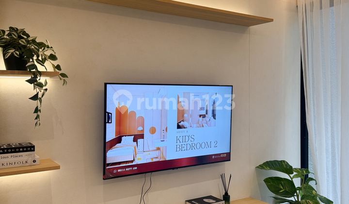 Modern minimalist 2-story house in Aries 7 Taman Aries, Kembangan, West Jakarta Modern minimalist 2-story house in Aries 7 Taman Aries, Kembangan, West Jakarta