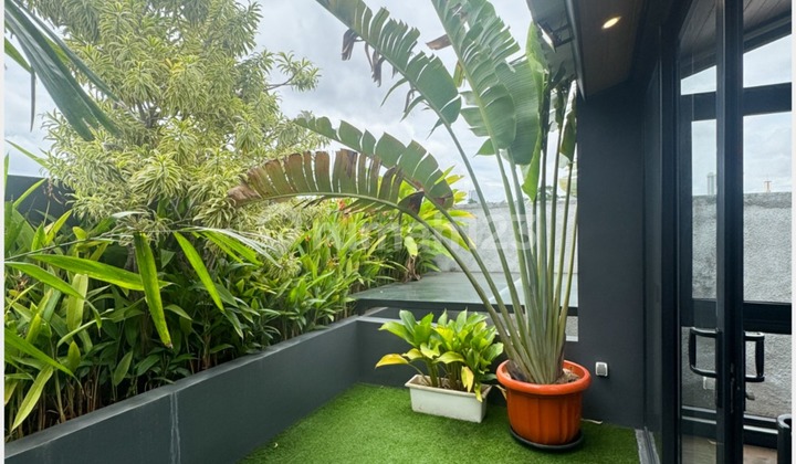 Dijual Rumah 3 Lantai Bagus di Pondok Indah, Jakarta Selatan