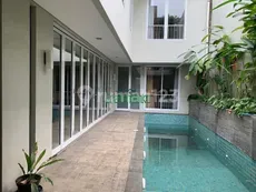 Disewa Rumah 4 Kamar Tidur di Ciniru, Kebayoran Baru, Jakarta Selatan