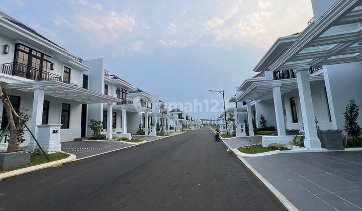 foto lainnya rumah 3 lantai mewah hoek