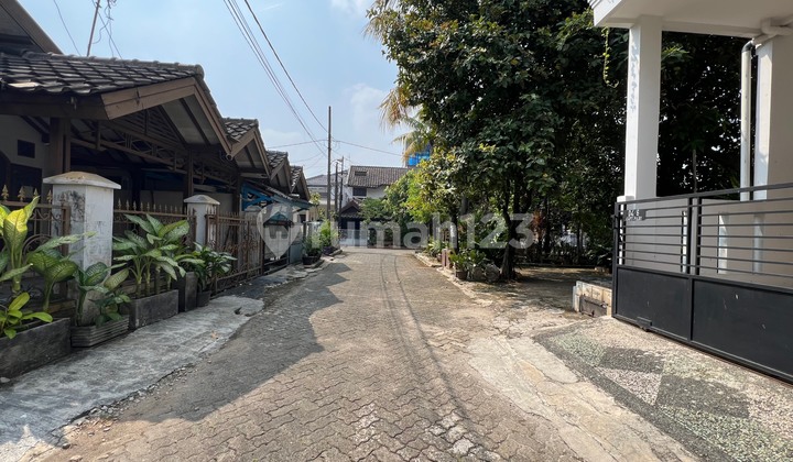 Rumah Kartini 3 Lantai Strategis Siap Huni SHM 3 Menit ke Tol 2